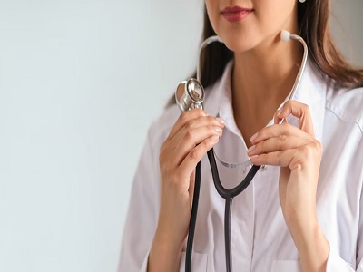 Parir sin su médico: la reforma que abre más preguntas que respuestas